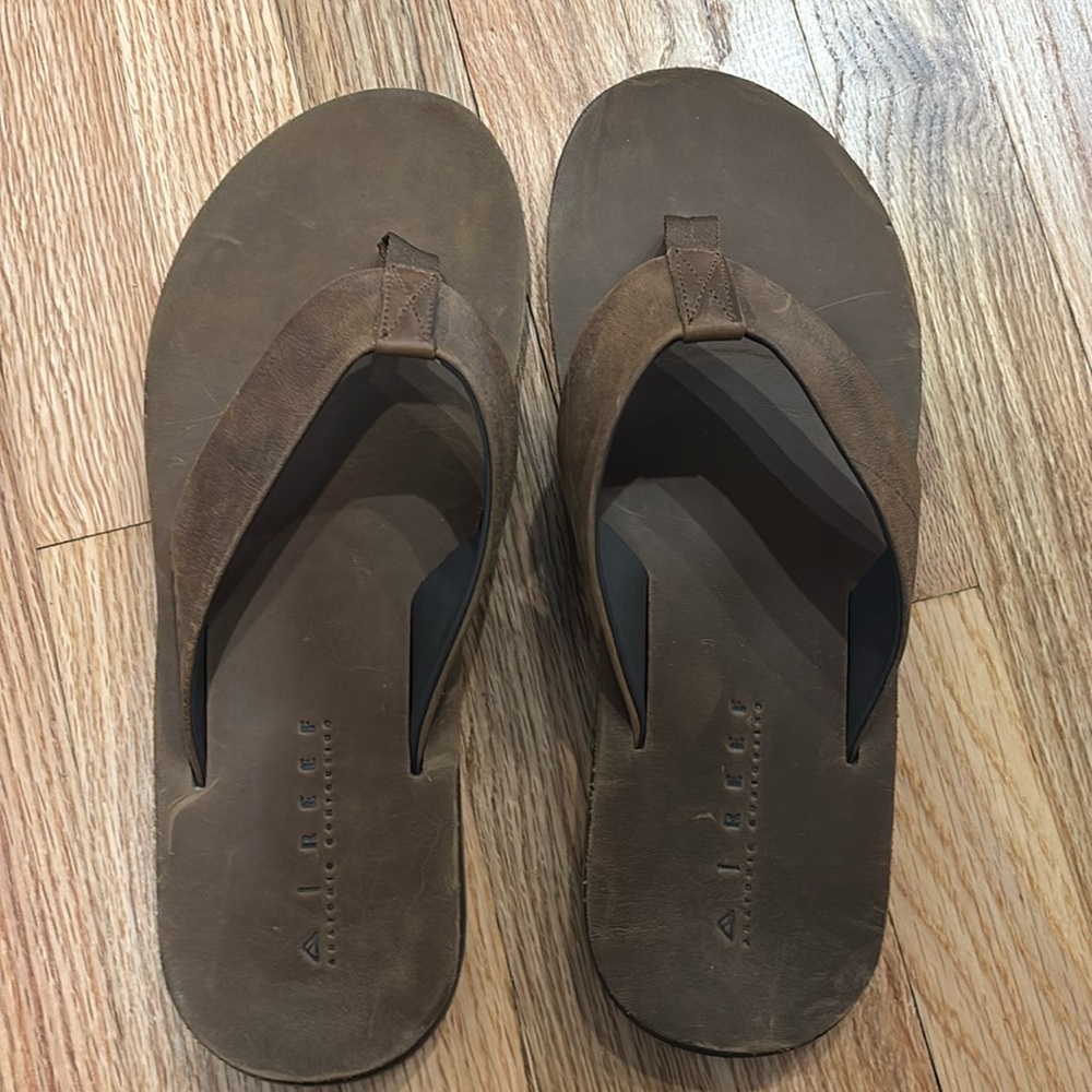 Reef Men’s Ojai Classic Leather Flip Flops